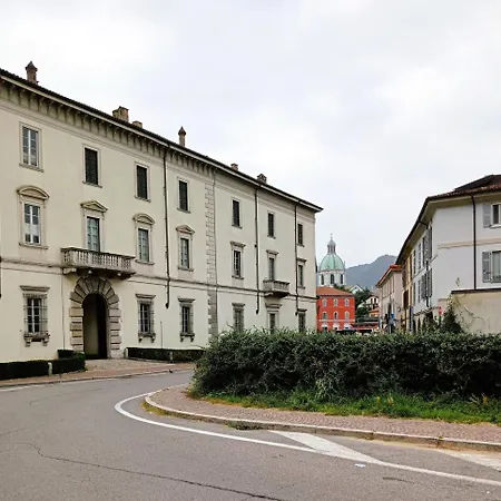 Elegant Beige - 5 Minutes From The Apartment Como