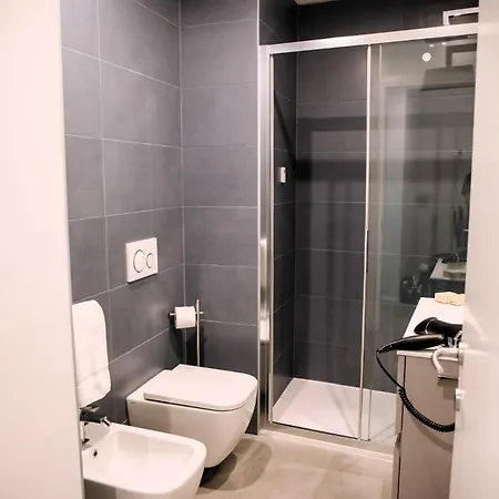 Elegant Beige - 5 Minutes From The Apartment *