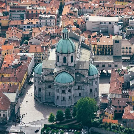 Elegant Beige - 5 Minutes From The * Como