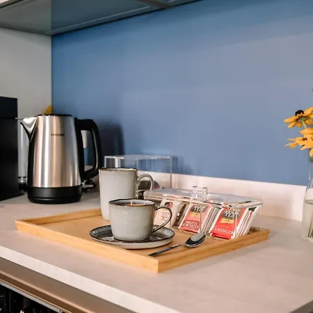 Elegant Beige - 5 Minutes From The Apartment *