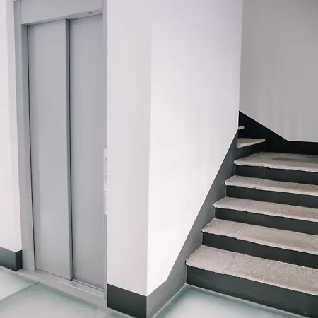 Elegant Beige - 5 Minutes From The Côme