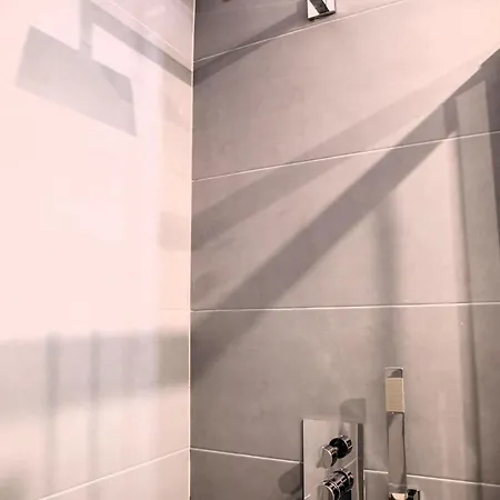 Elegant Beige - 5 Minutes From The Appartement *