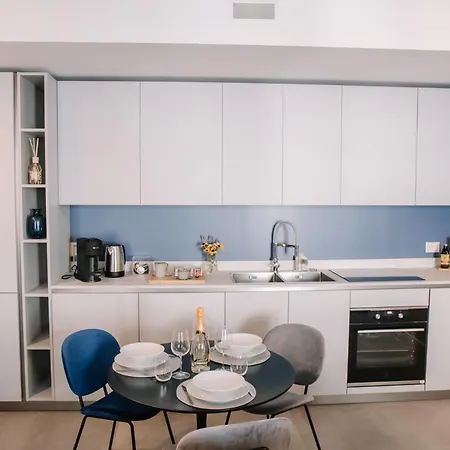 Elegant Beige - 5 Minutes From The * Como