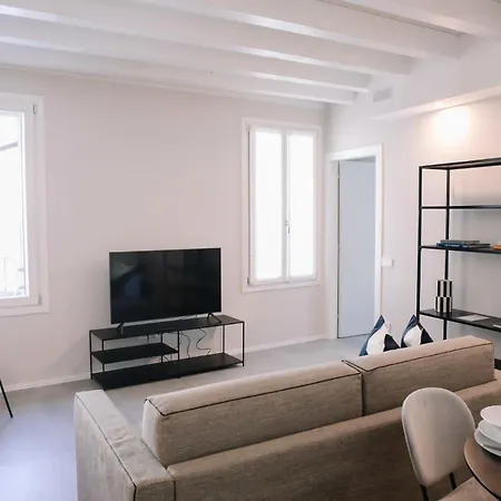 Apartment Elegant Beige - 5 Minutes From The
