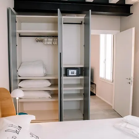Elegant Beige - 5 Minutes From The Como